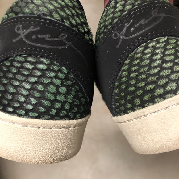 kobe bryant snakeskin shoes